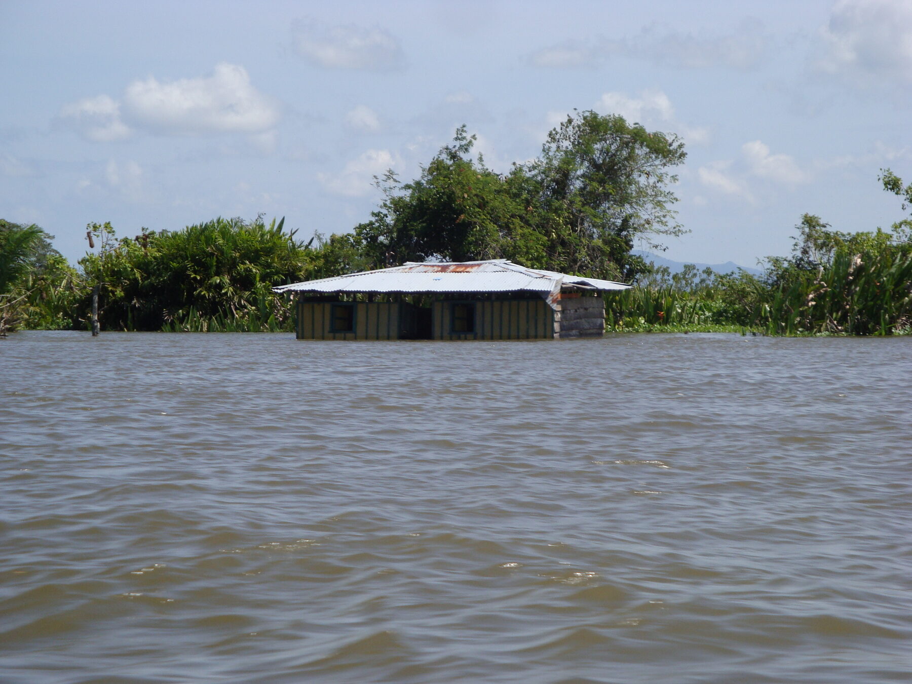 Comunidad ribereña en el Chocó